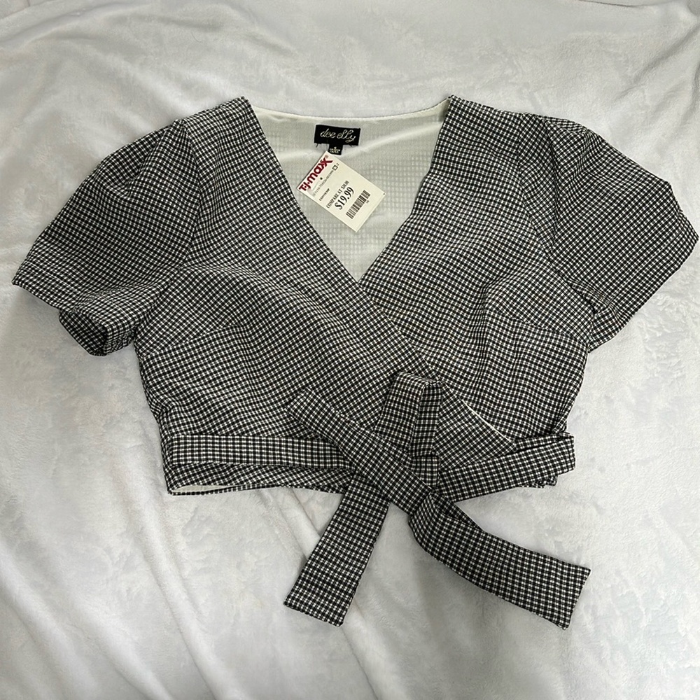 Cropped black and white tie top